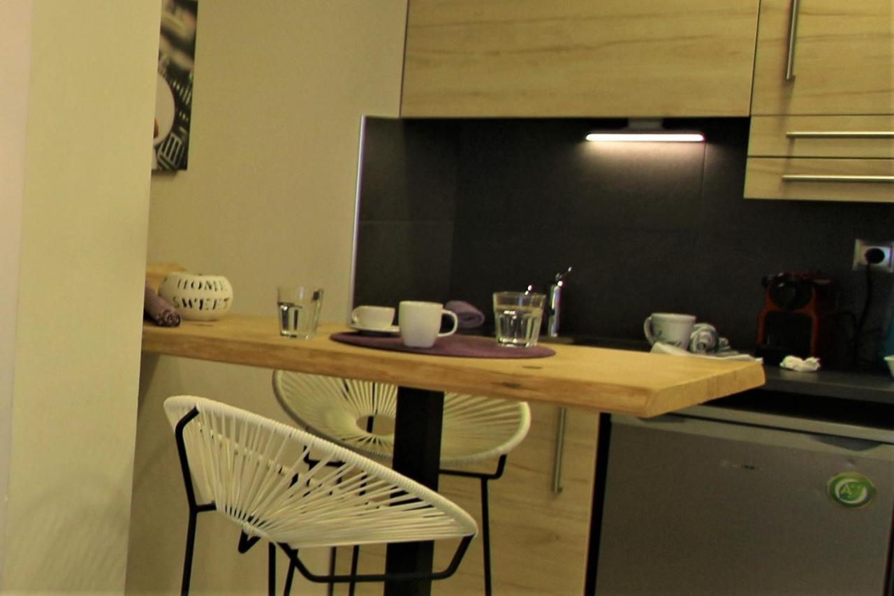Aiolos Apartments Ermou 64 2Nd Floor Suites Athènes Extérieur photo